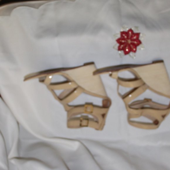 Report Signature Pumps - Picture 5 of 7